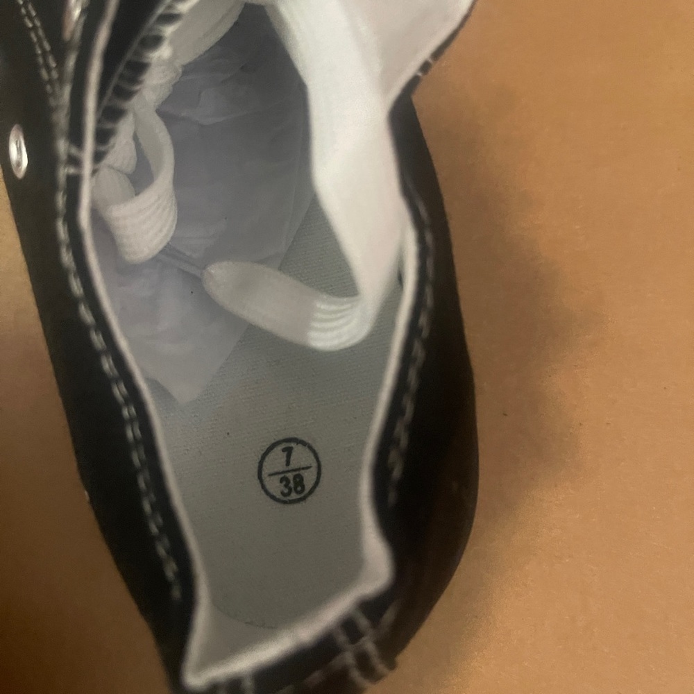 Never worn - Picture 2 of 2